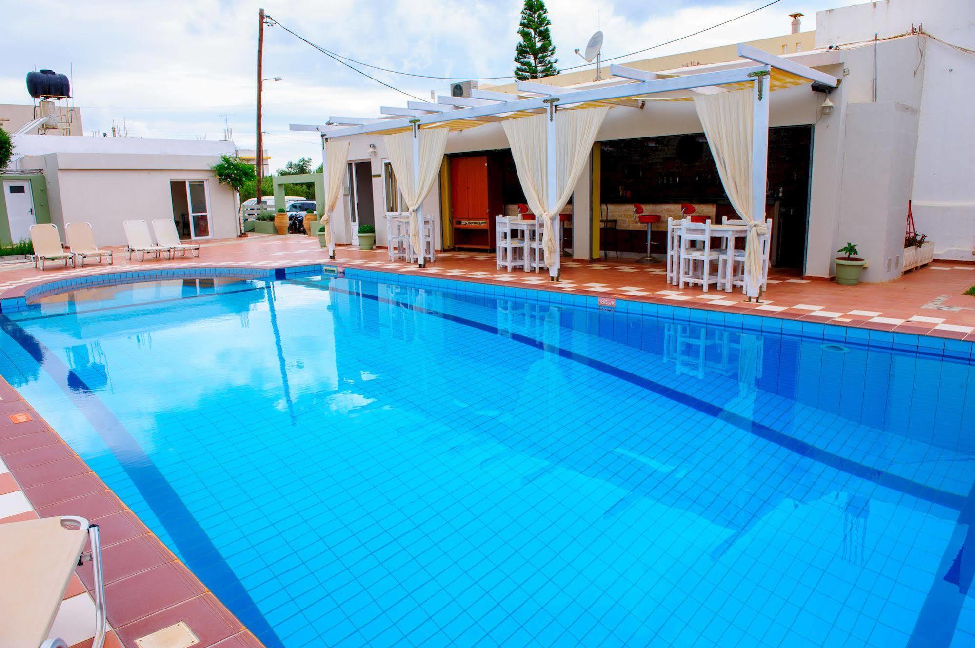 Golden Sun Boutique Aparthotel มาเลีย ภายนอก รูปภาพ